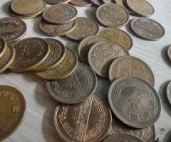 На Вашето внимание 10 йени 35бр монети от Япония