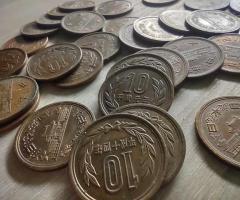 На Вашето внимание 10 йени 35бр монети от Япония - 2