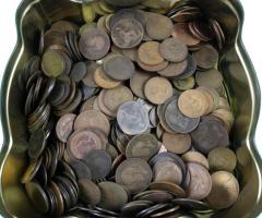 На Вашето внимание кутия с медни монети Великобритания