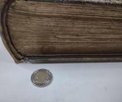 На Вашето внимание огромна Библия с кожени пресовани корици - 3