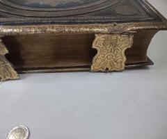 На Вашето внимание огромна Библия с кожени пресовани корици - 5