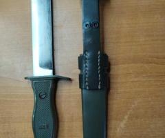 Боен нож на Германския Бундесвер, маркиран с "WKC '71"