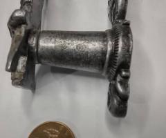 Два броя държачи за пистолет или пушка за стена - 2