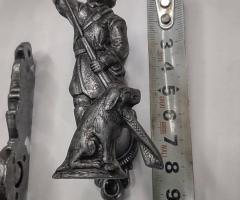 Два броя държачи за пистолет или пушка за стена - 8