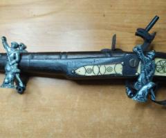 Два броя държачи за пистолет или пушка за стена - 11