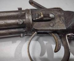 Много стара реплика на шест цевен капсулен  пистолет. - 4