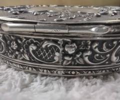 Много изящна маркирана сребърна кутийка с произход Германия - 8