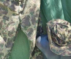 Панталони и шапка