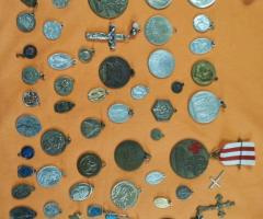 Лот: 64бр религиозни медали. - 9