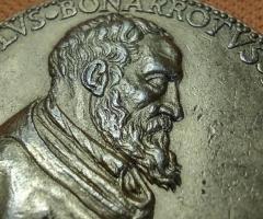 Медал с изображението на Микеланджело