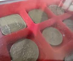 Колекция от 99бр. световни монети подредени в кутия с защитно плексигласово покритие - 3