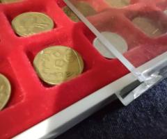 Колекция от 99бр. световни монети подредени в кутия с защитно плексигласово покритие - 6